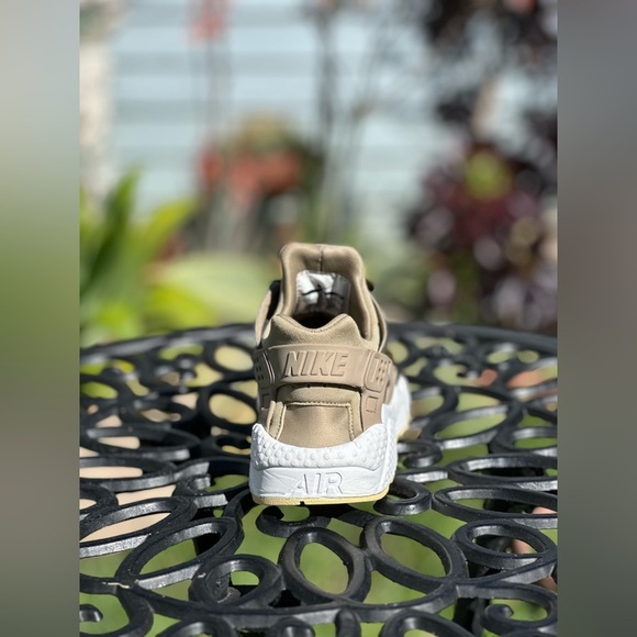 Nike — Gold + Tan Custom Huarache - Picture 6 of 8